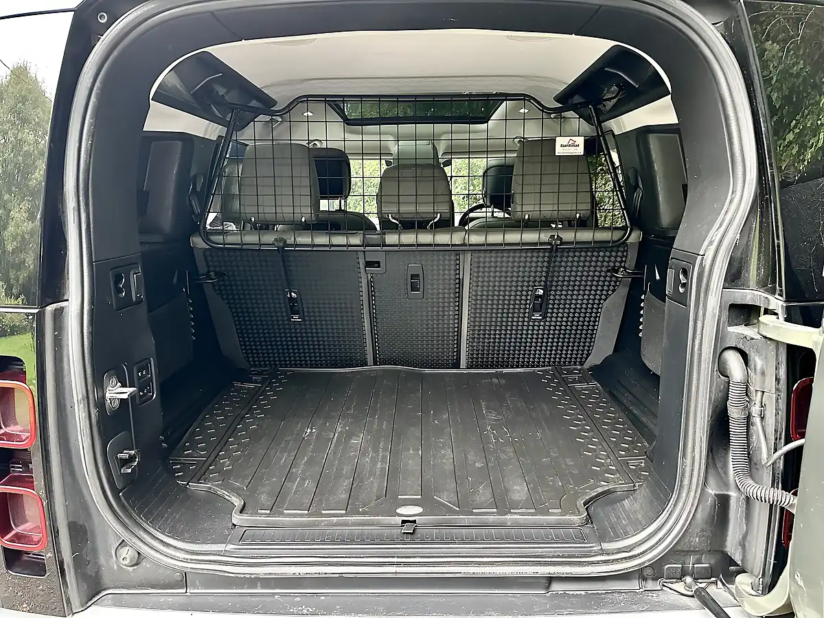 Used 2020 Land Rover Defender 110 Hse Pangea Green - Interior and Exterior details 12