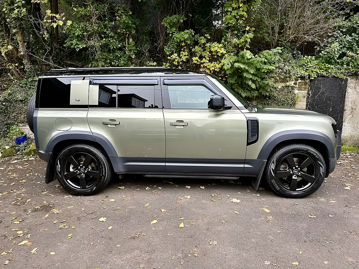 Used 2020 Land Rover Defender 110 Hse Pangea Green - Interior and Exterior details 2