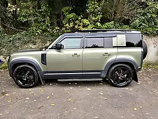 Used 2020 Land Rover Defender 110 Hse Pangea Green - Interior and Exterior details 3
