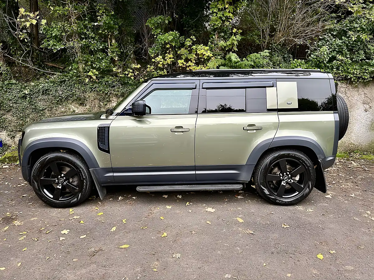 Used 2020 Land Rover Defender 110 Hse Pangea Green - Interior and Exterior details 3