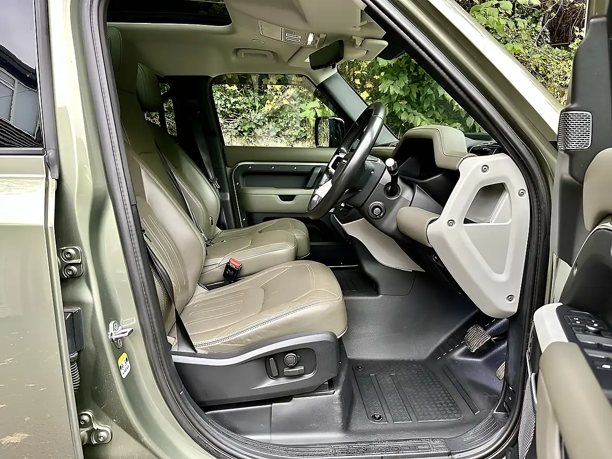 Used 2020 Land Rover Defender 110 Hse Pangea Green - Interior and Exterior details 6