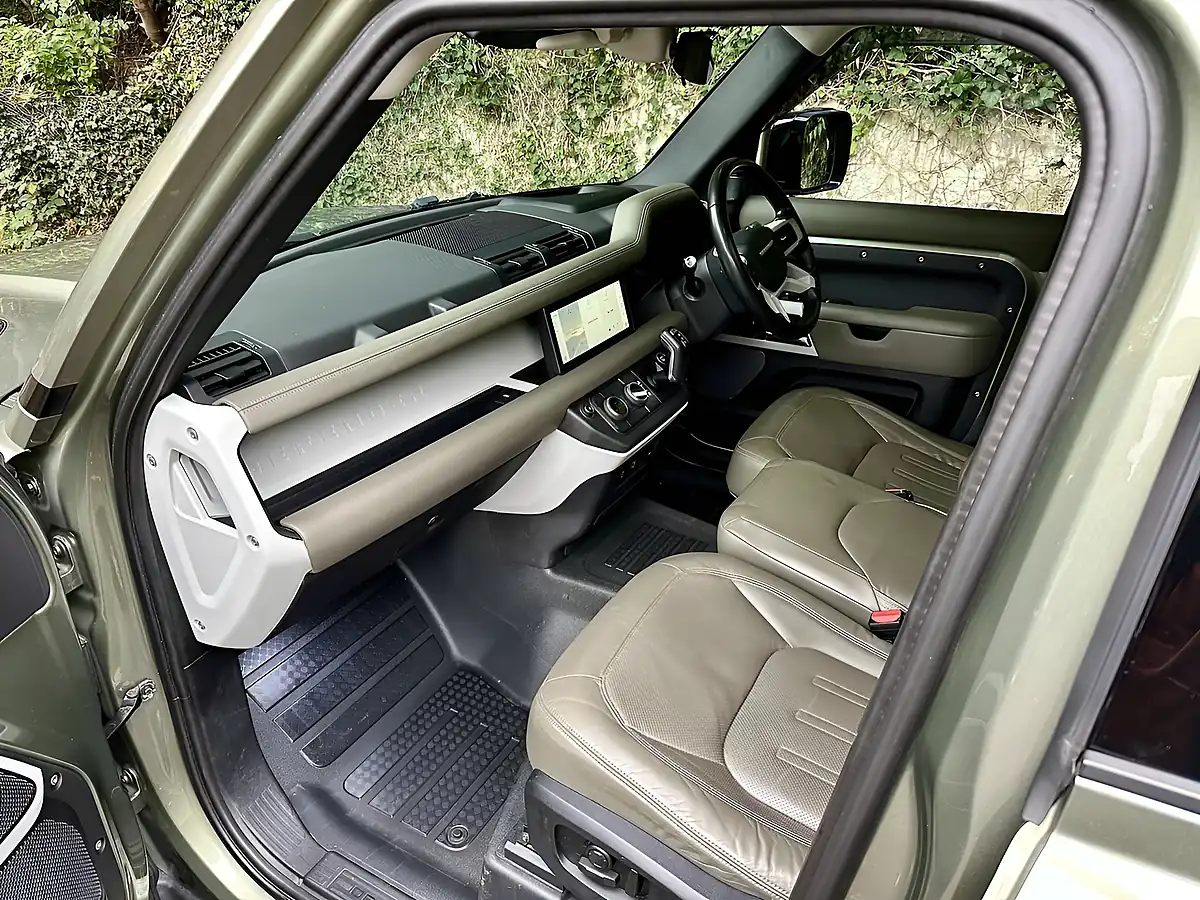 Used 2020 Land Rover Defender 110 Hse Pangea Green - Interior and Exterior details 7