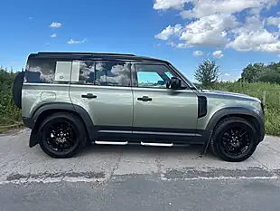 Used 2020 Land Rover Defender 110 S Pangea Green - Interior and Exterior details 2