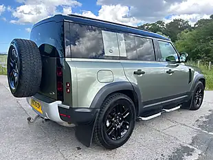 Used 2020 Land Rover Defender 110 S Pangea Green - Interior and Exterior details 3