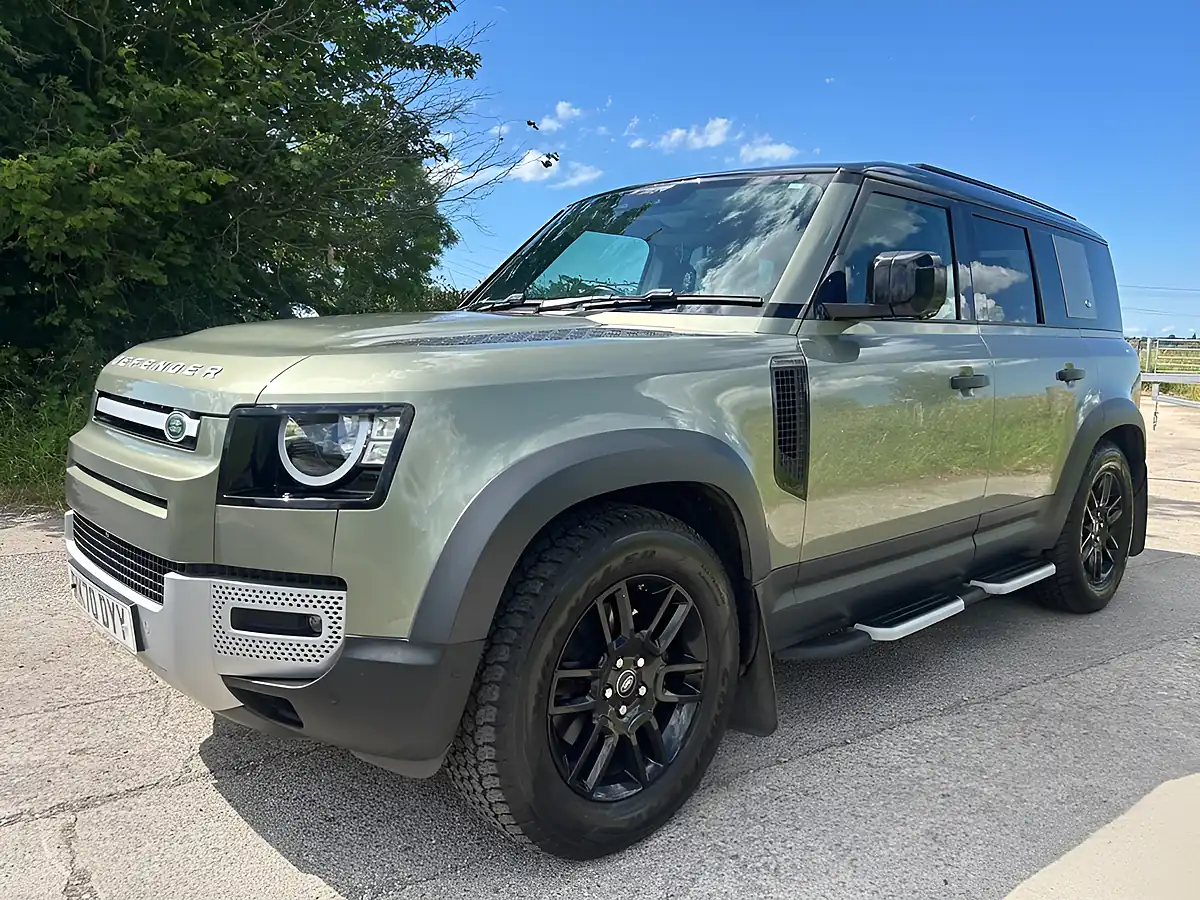 Used 2020 Land Rover Defender 110 S Pangea Green - Interior and Exterior details 8