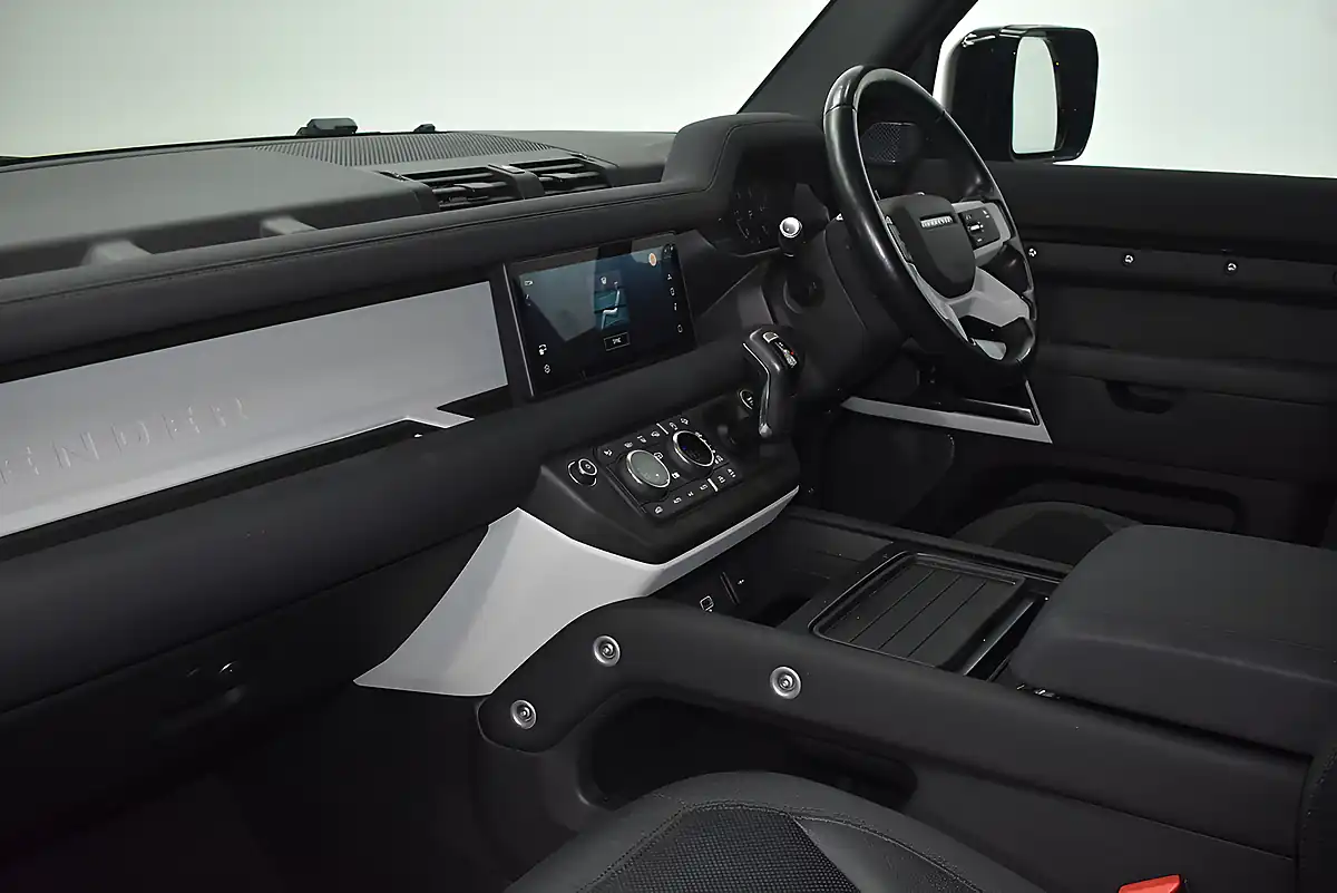 Used 2020 Land Rover Defender 110 Se Black - Interior and Exterior details 12
