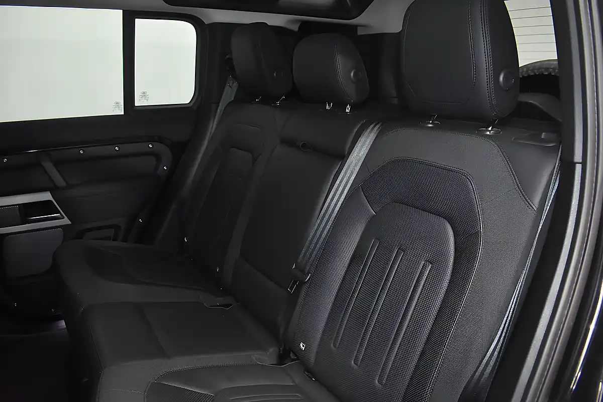 Used 2020 Land Rover Defender 110 Se Black - Interior and Exterior details 15