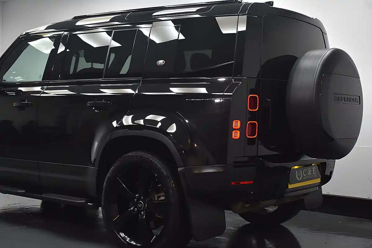 Used 2020 Land Rover Defender 110 Se Black - Interior and Exterior details 16