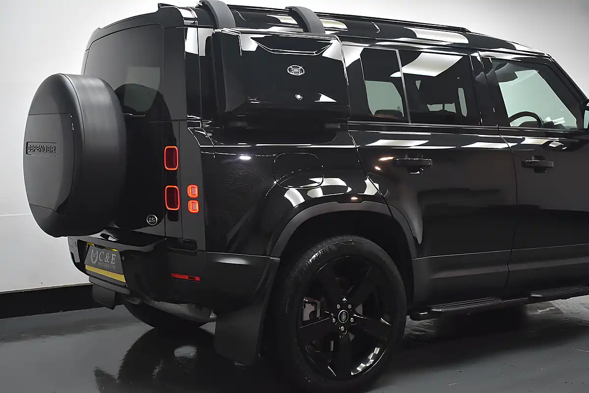 Used 2020 Land Rover Defender 110 Se Black - Interior and Exterior details 17