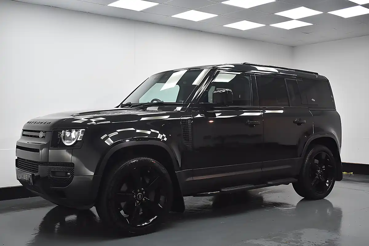 Used 2020 Land Rover Defender 110 Se Black - Interior and Exterior details 5