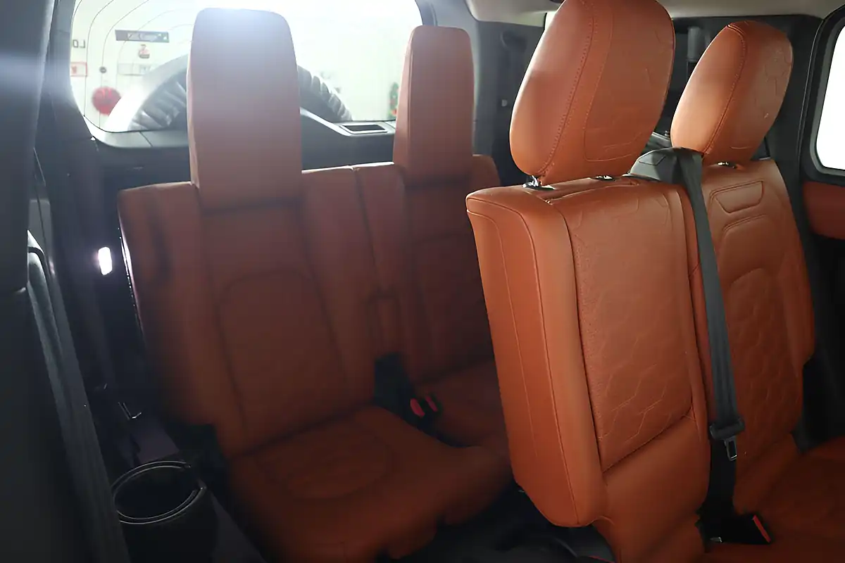 Used 2020 Land Rover Defender 110 Se Black - Interior and Exterior details 11