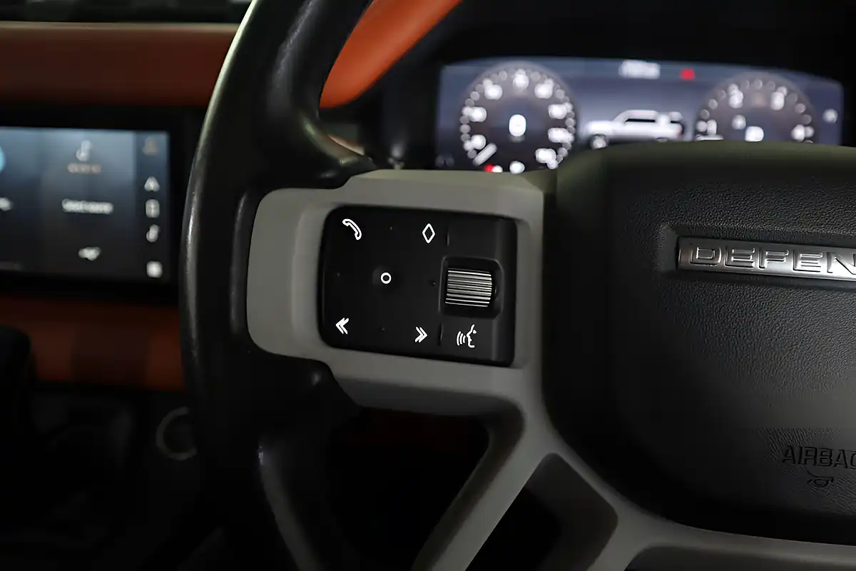 Used 2020 Land Rover Defender 110 Se Black - Interior and Exterior details 12