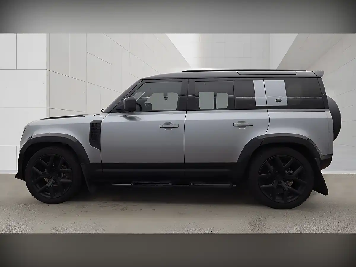 Used 2020 Land Rover Defender 110 Se Grey - Interior and Exterior details 5
