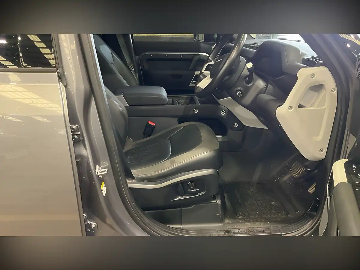 Used 2020 Land Rover Defender 110 Se Grey - Interior and Exterior details 9