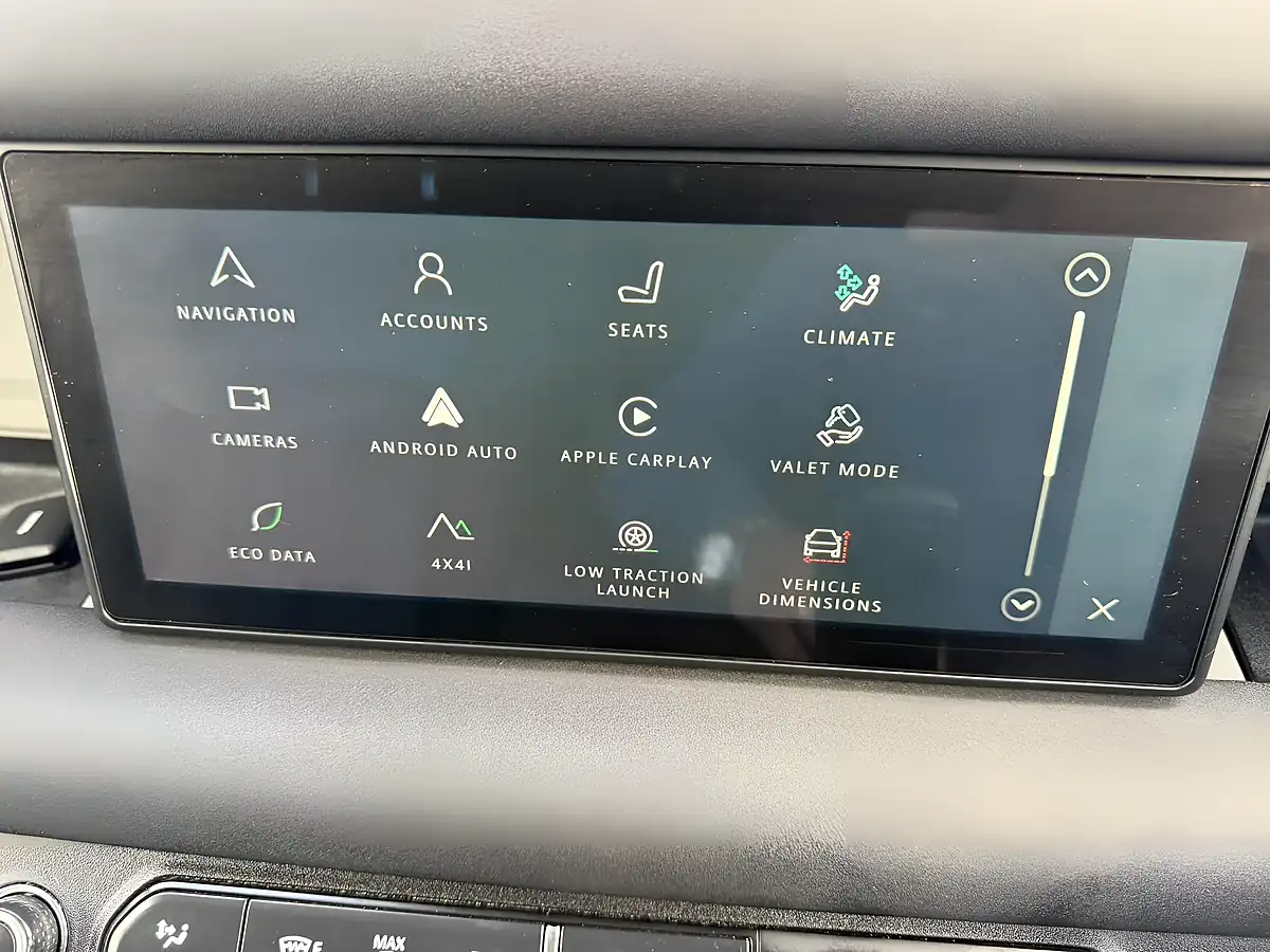 Used 2020 Land Rover Defender 110 Se Grey - Interior and Exterior details 11