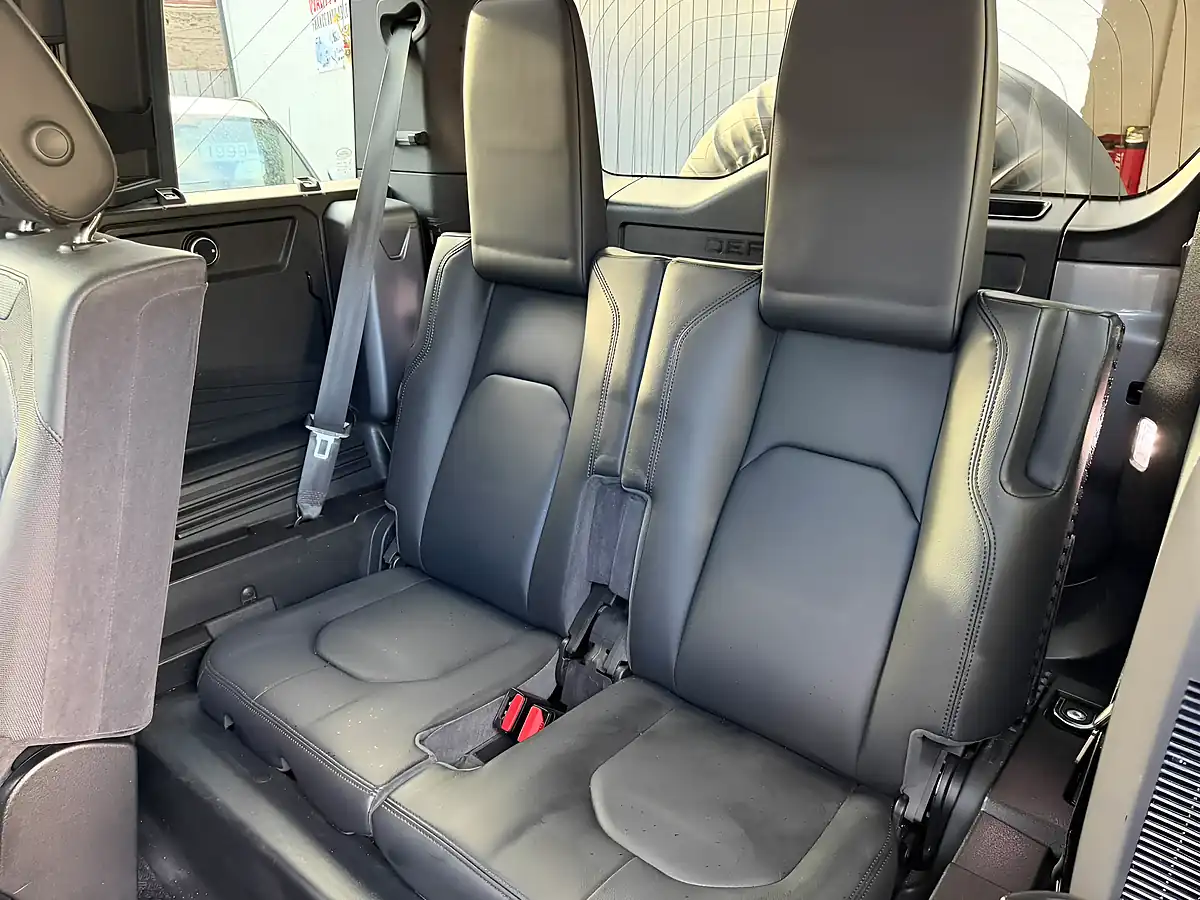 Used 2020 Land Rover Defender 110 Se Grey - Interior and Exterior details 16