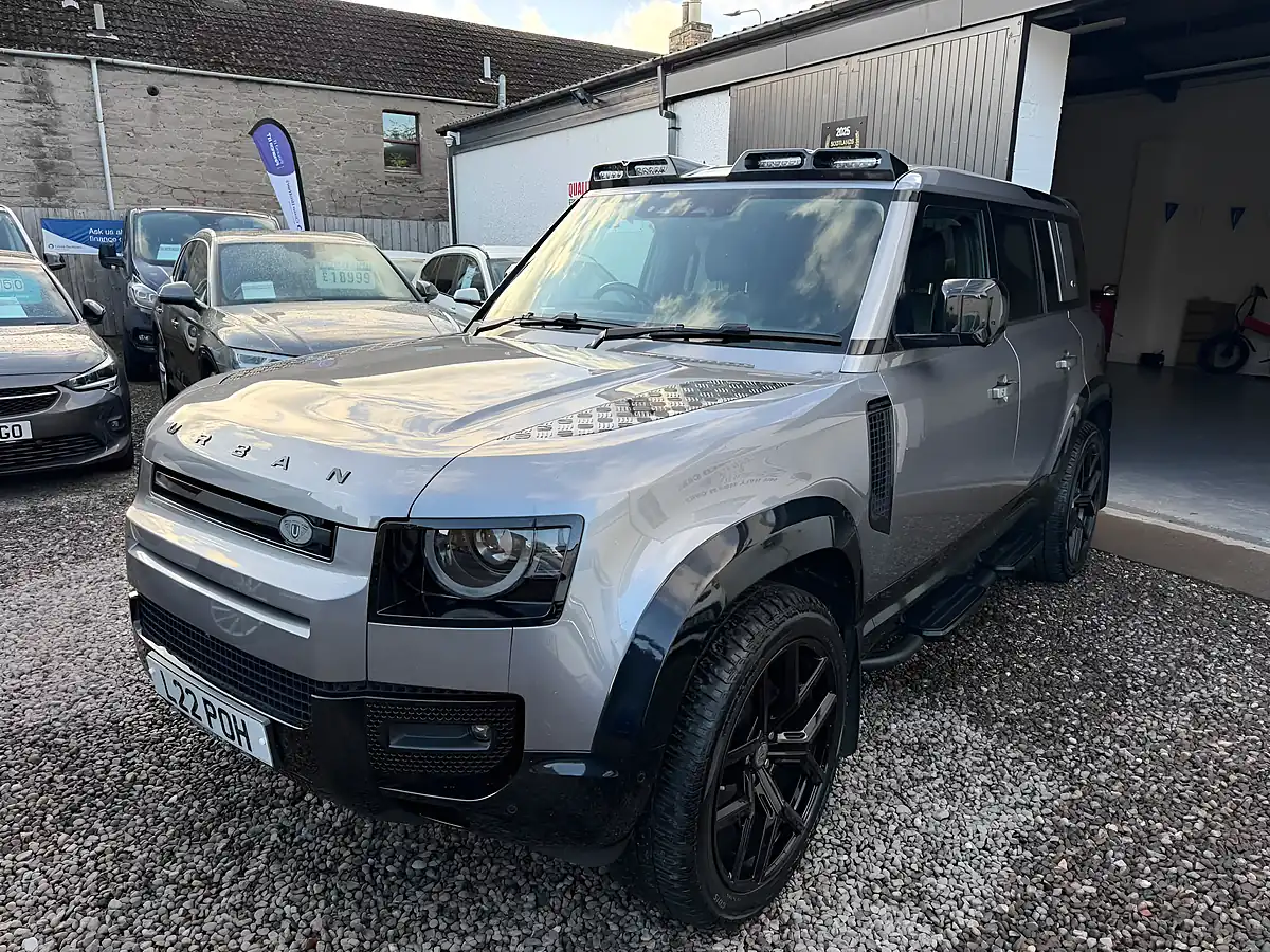 Used 2020 Land Rover Defender 110 Se Grey - Interior and Exterior details 3