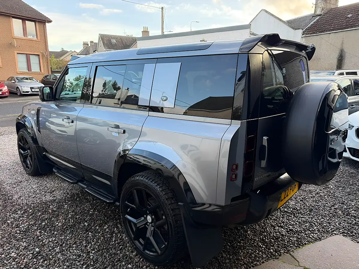 Used 2020 Land Rover Defender 110 Se Grey - Interior and Exterior details 4