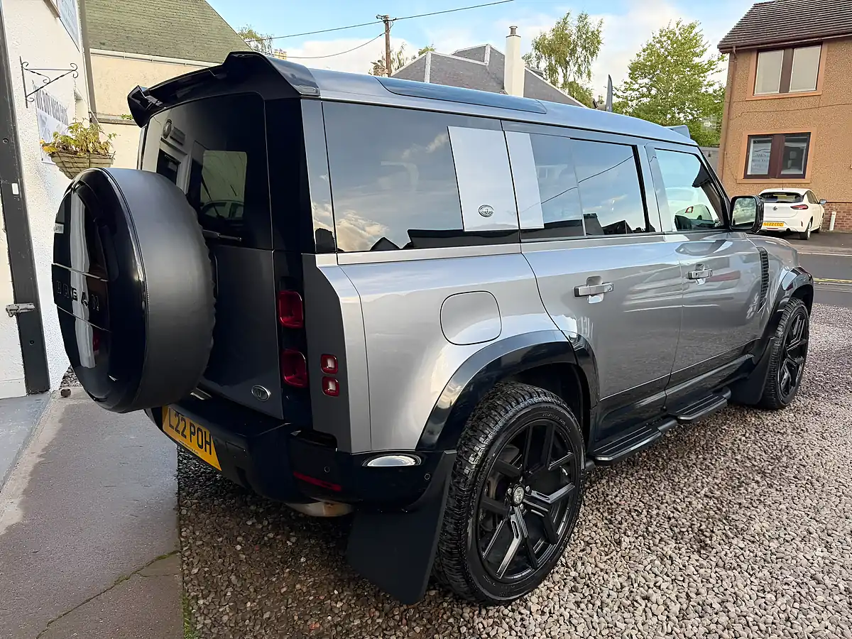 Used 2020 Land Rover Defender 110 Se Grey - Interior and Exterior details 5