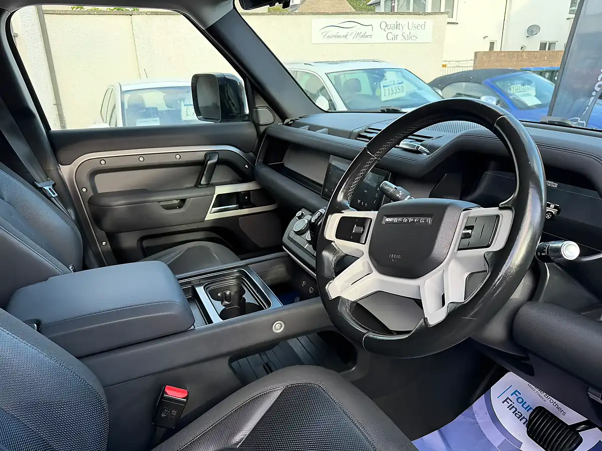 Used 2020 Land Rover Defender 110 Se Grey - Interior and Exterior details 6