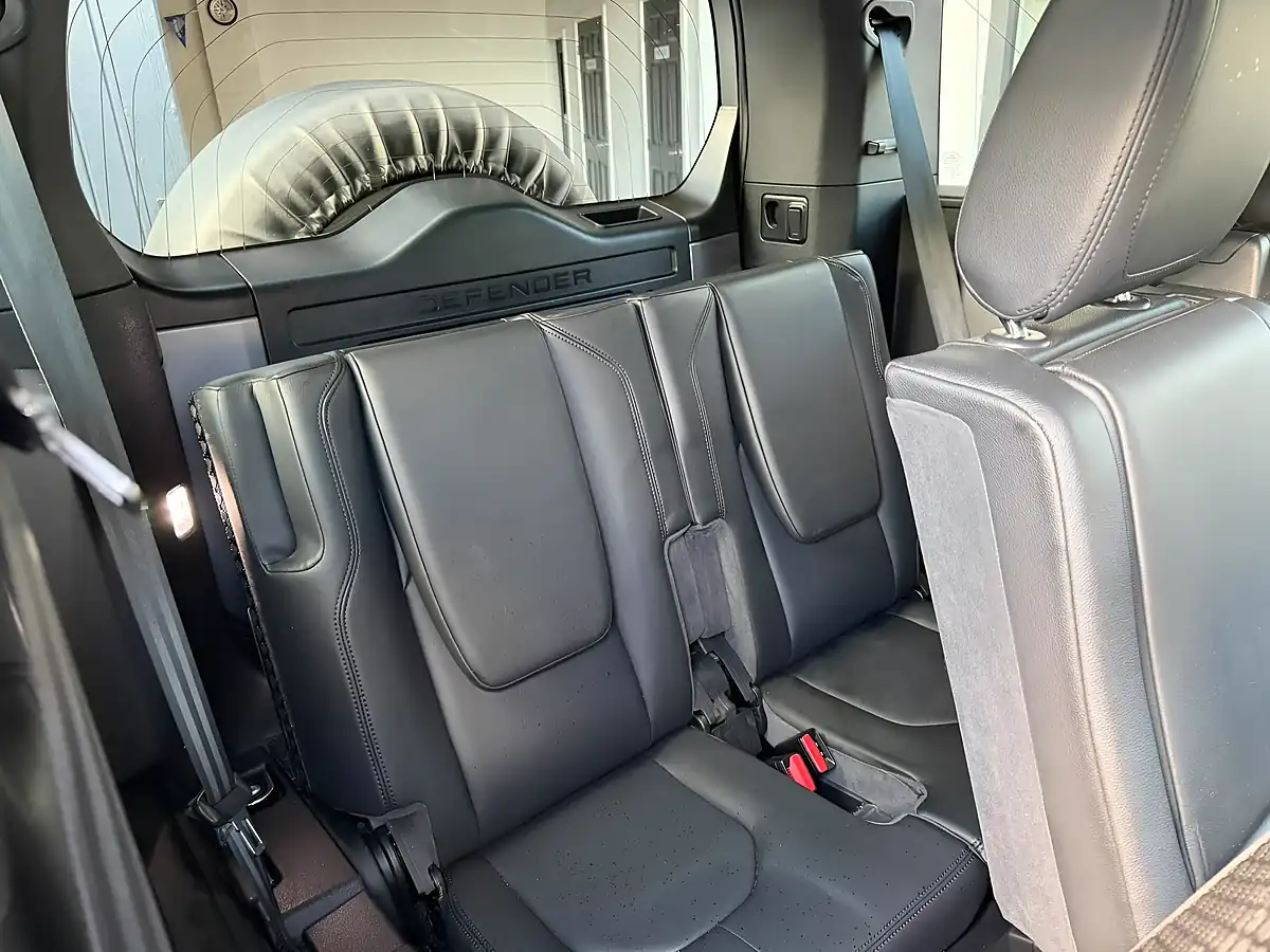 Used 2020 Land Rover Defender 110 Se Grey - Interior and Exterior details 9