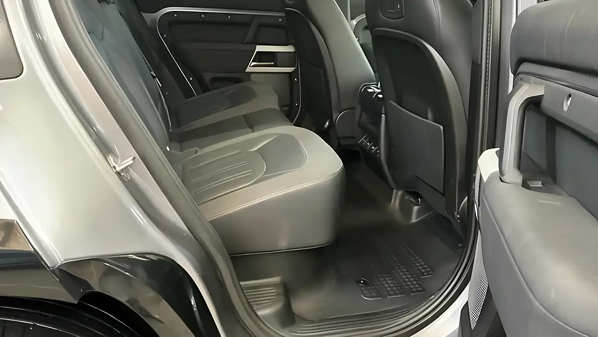 Used 2020 Land Rover Defender 110 Se Grey - Interior and Exterior details 10