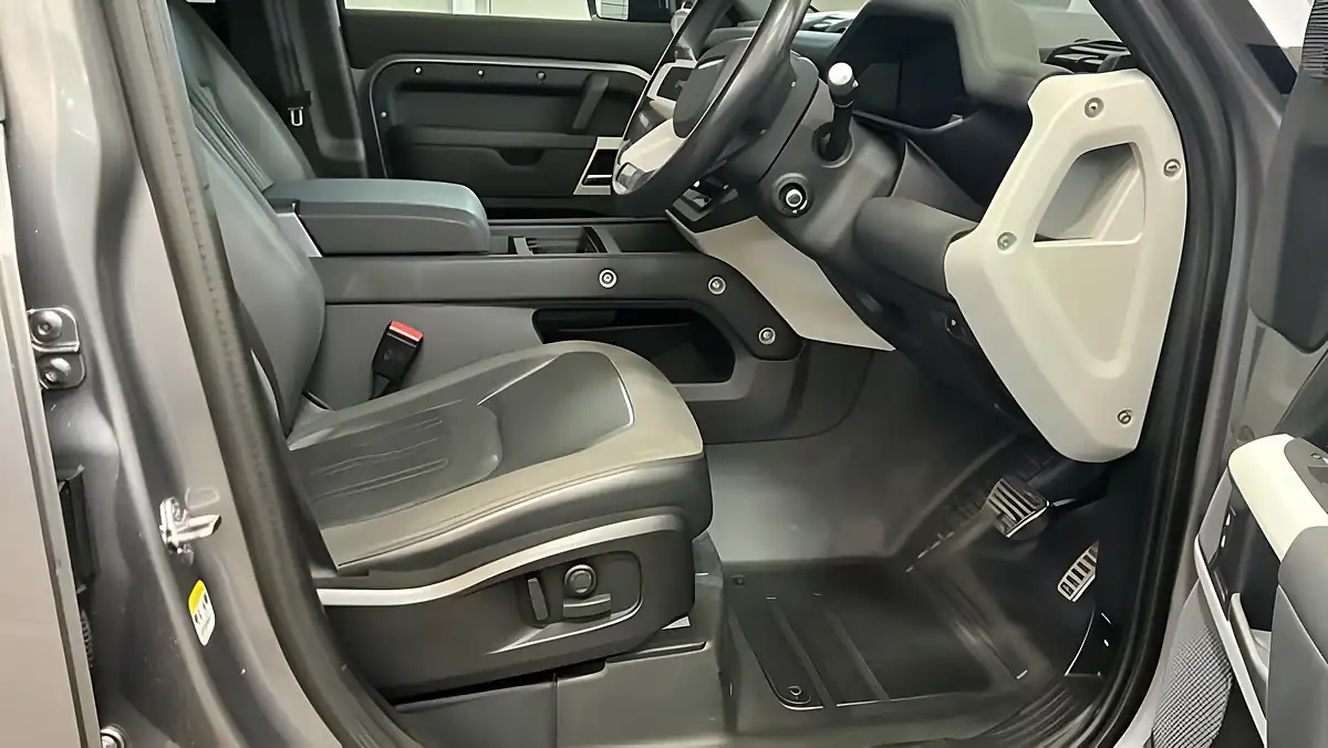 Used 2020 Land Rover Defender 110 Se Grey - Interior and Exterior details 11