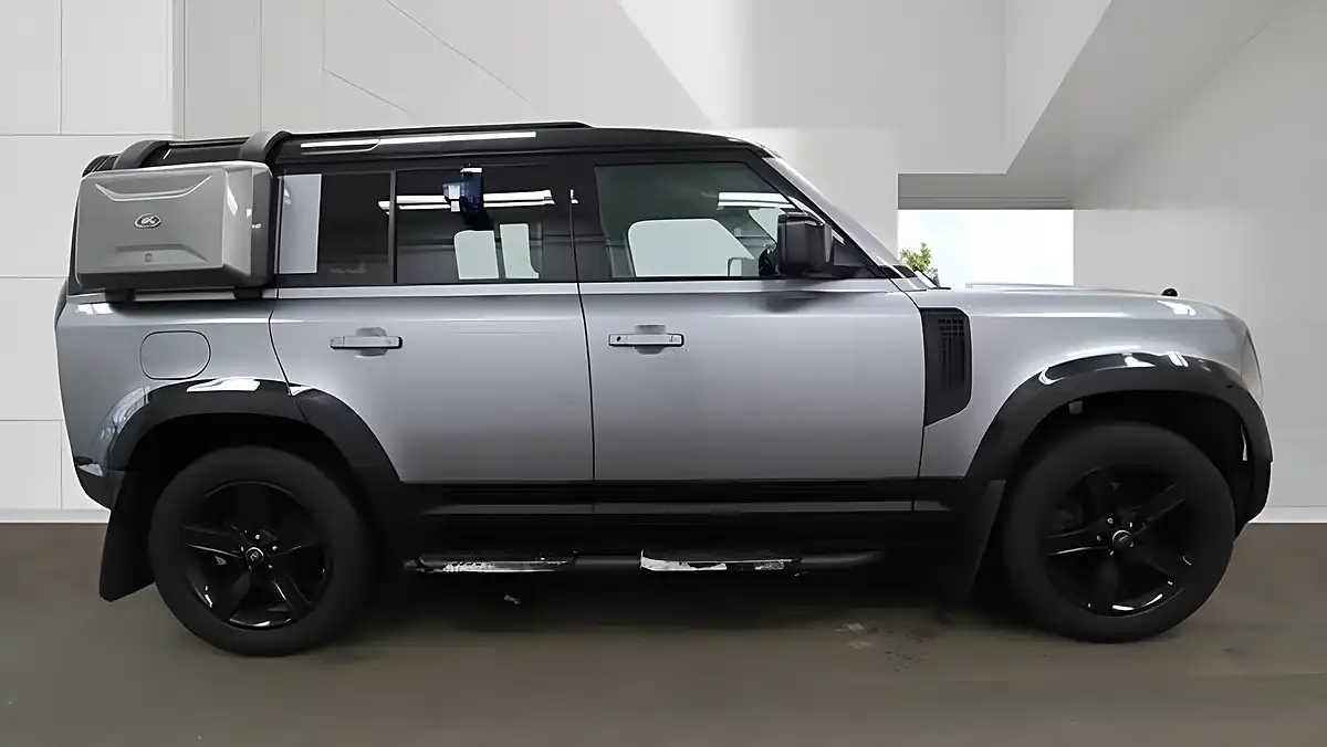 Used 2020 Land Rover Defender 110 Se Grey - Interior and Exterior details 5