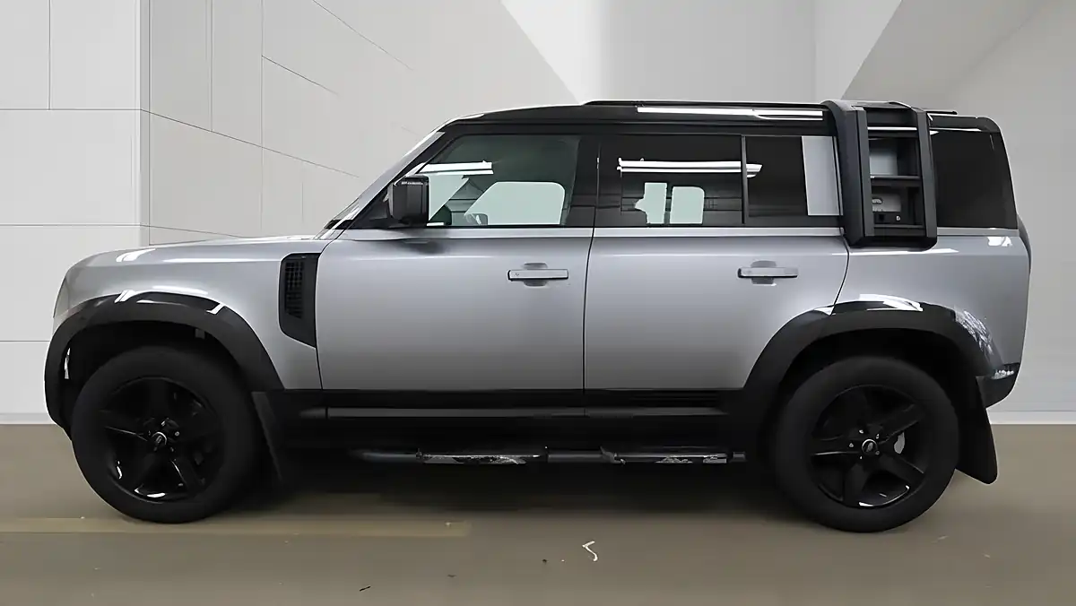 Used 2020 Land Rover Defender 110 Se Grey - Interior and Exterior details 6
