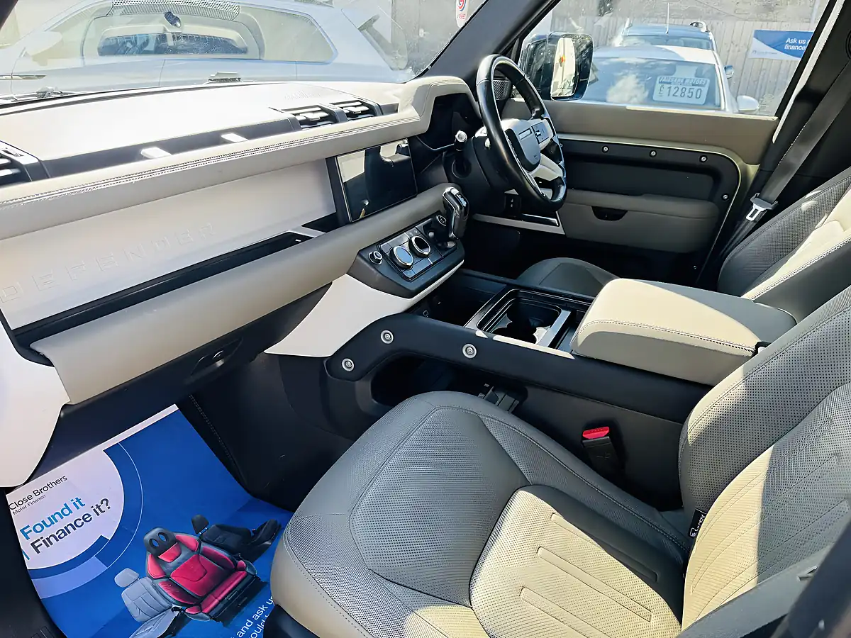 Used 2020 Land Rover Defender 110 Se Pangea Green Metallic - Interior and Exterior details 11