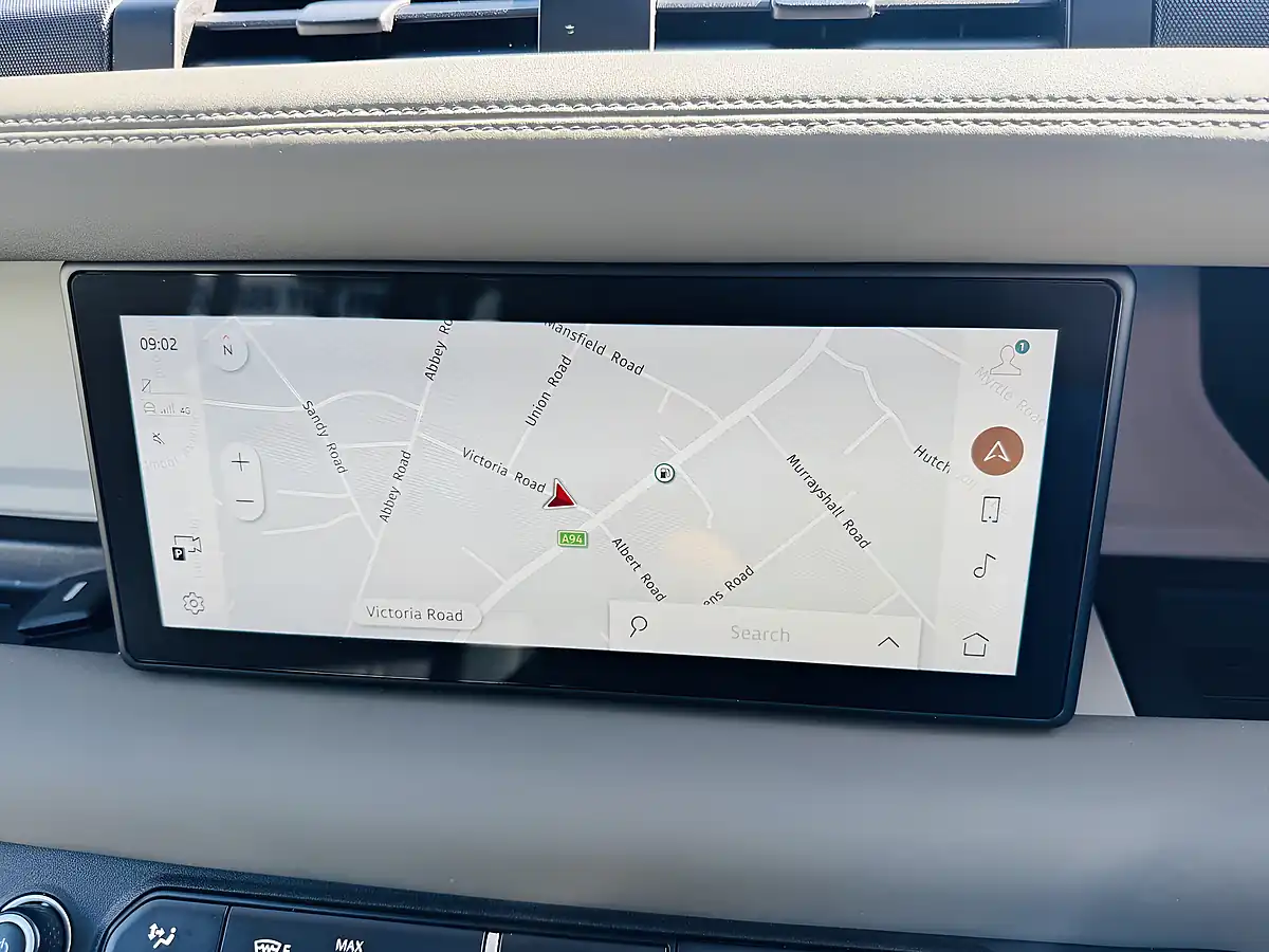 Used 2020 Land Rover Defender 110 Se Pangea Green Metallic - Interior and Exterior details 12