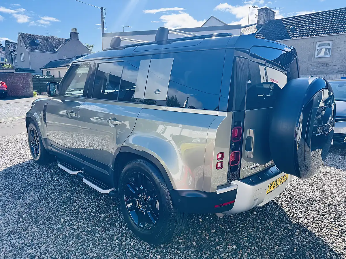 Used 2020 Land Rover Defender 110 Se Pangea Green Metallic - Interior and Exterior details 2