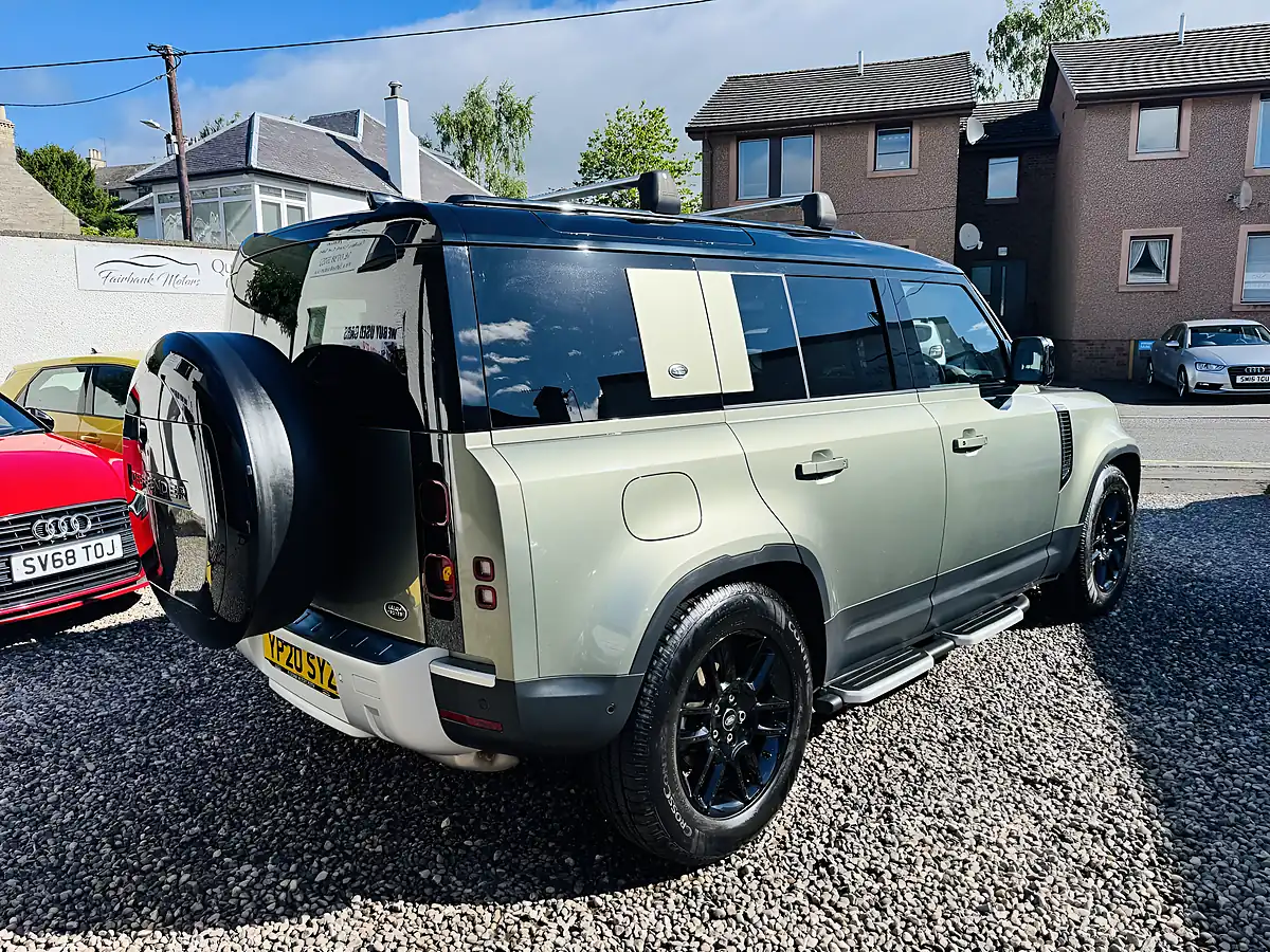 Used 2020 Land Rover Defender 110 Se Pangea Green Metallic - Interior and Exterior details 4