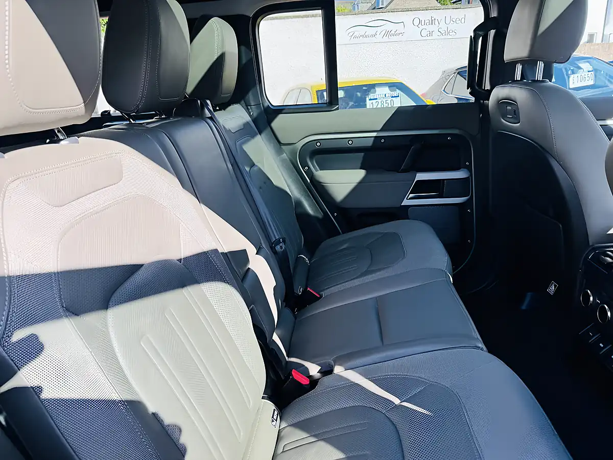 Used 2020 Land Rover Defender 110 Se Pangea Green Metallic - Interior and Exterior details 8
