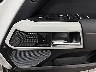 Used 2020 Land Rover Defender 110 Se White - Interior and Exterior details 10