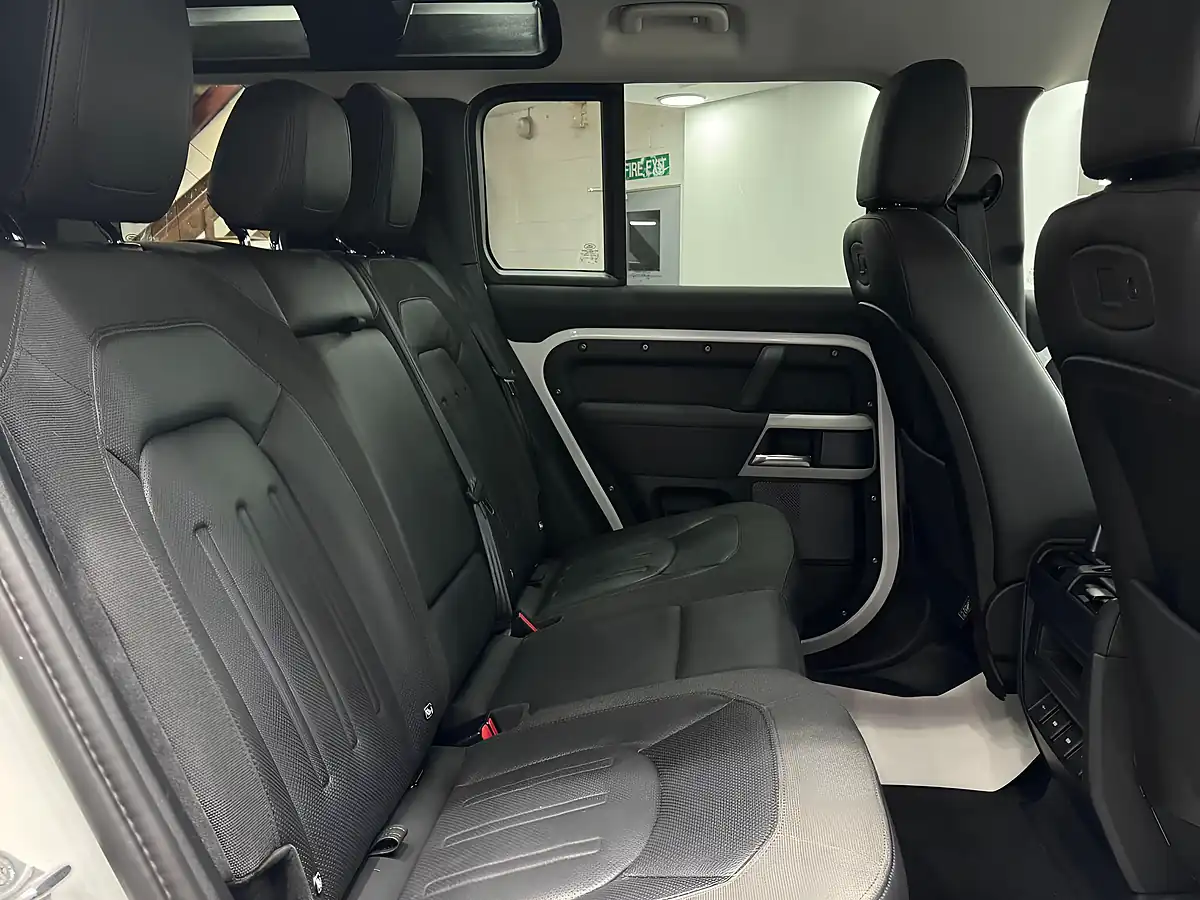 Used 2020 Land Rover Defender 110 Se White - Interior and Exterior details 14