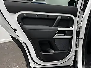 Used 2020 Land Rover Defender 110 Se White - Interior and Exterior details 15