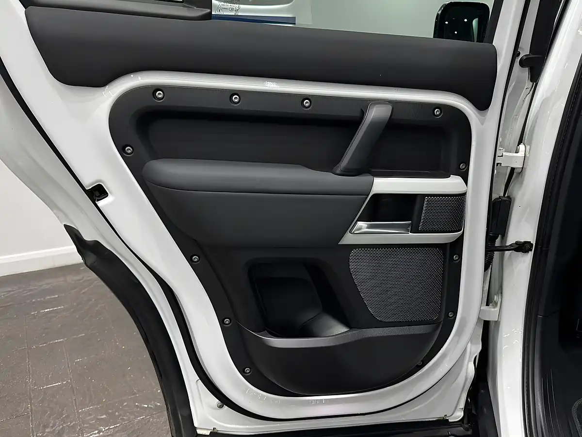 Used 2020 Land Rover Defender 110 Se White - Interior and Exterior details 15