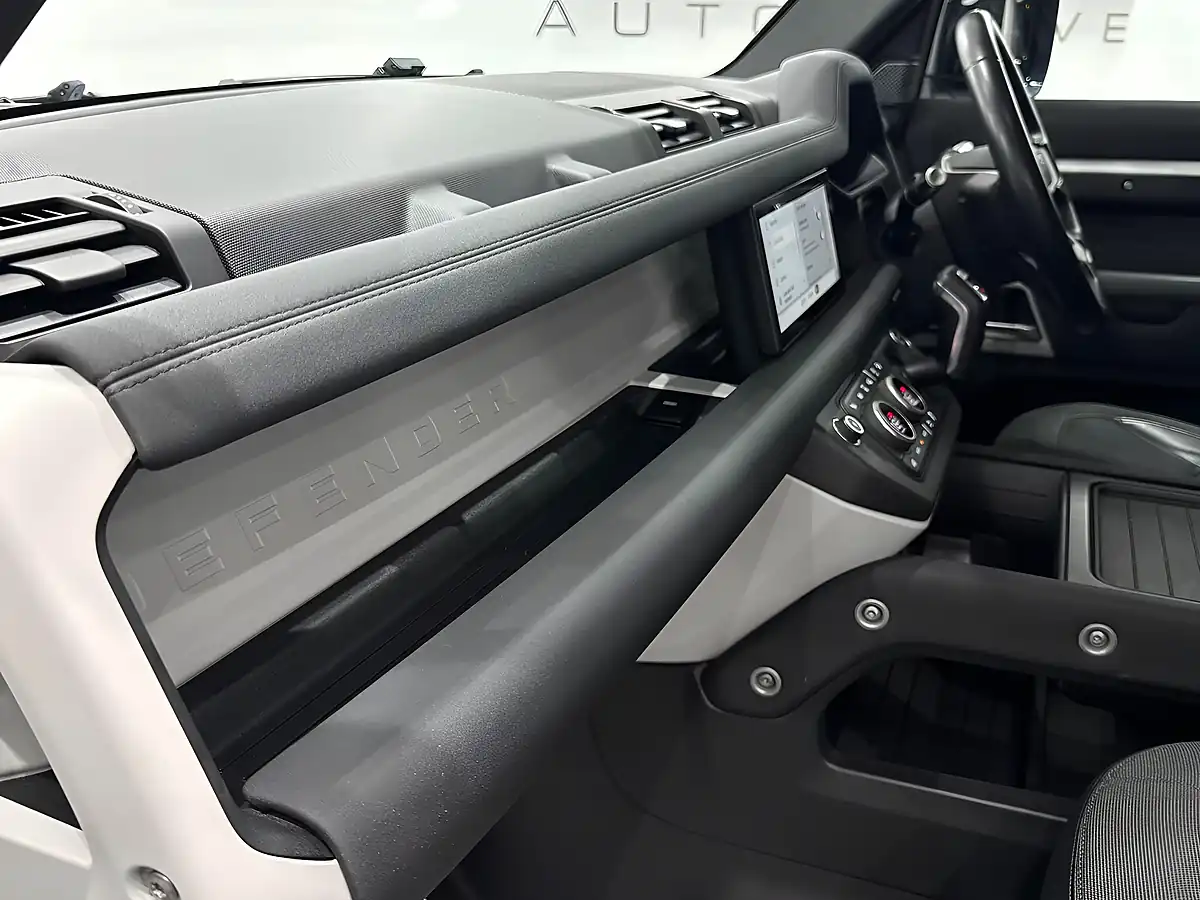 Used 2020 Land Rover Defender 110 Se White - Interior and Exterior details 16