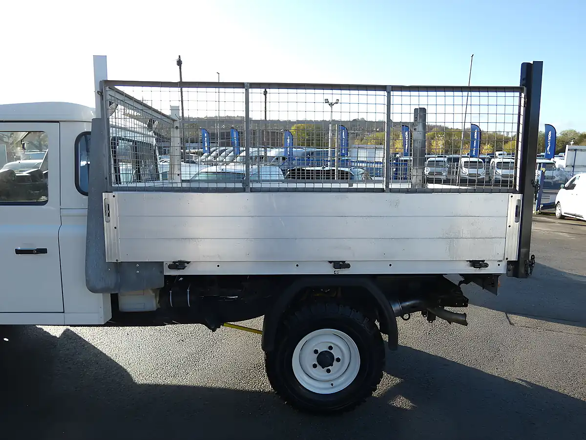 Used 2020 Land Rover Defender 130 High Sided White - Interior and Exterior details 10