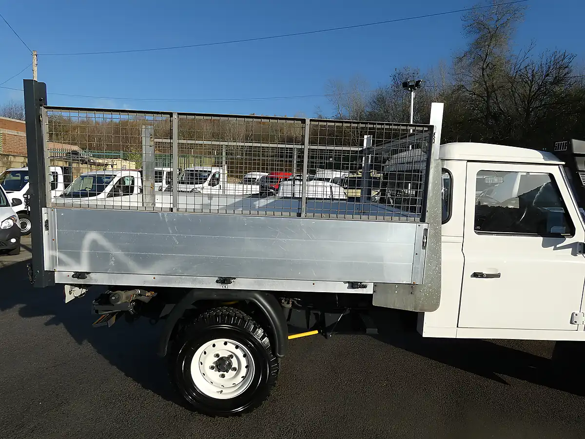 Used 2020 Land Rover Defender 130 High Sided White - Interior and Exterior details 11
