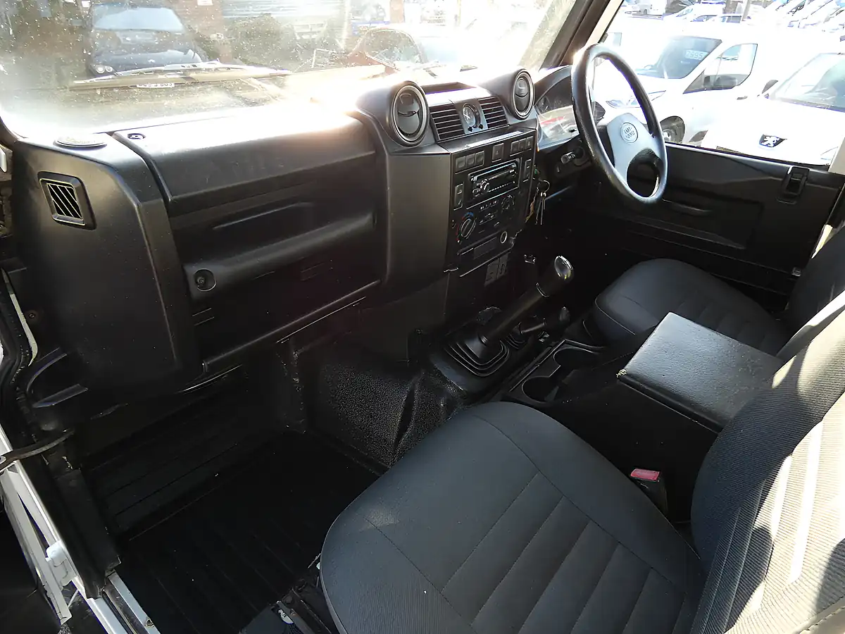 Used 2020 Land Rover Defender 130 High Sided White - Interior and Exterior details 13