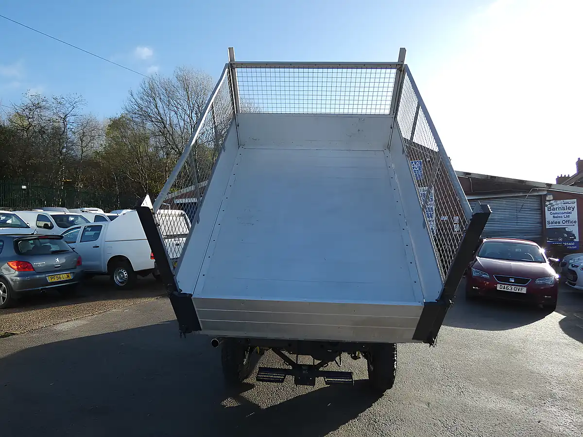 Used 2020 Land Rover Defender 130 High Sided White - Interior and Exterior details 18