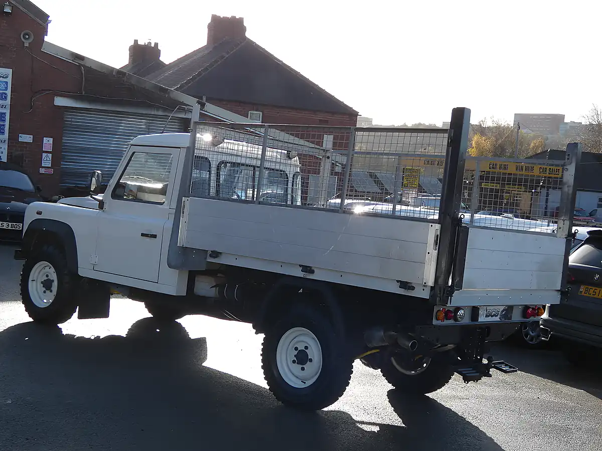Used 2020 Land Rover Defender 130 High Sided White - Interior and Exterior details 5