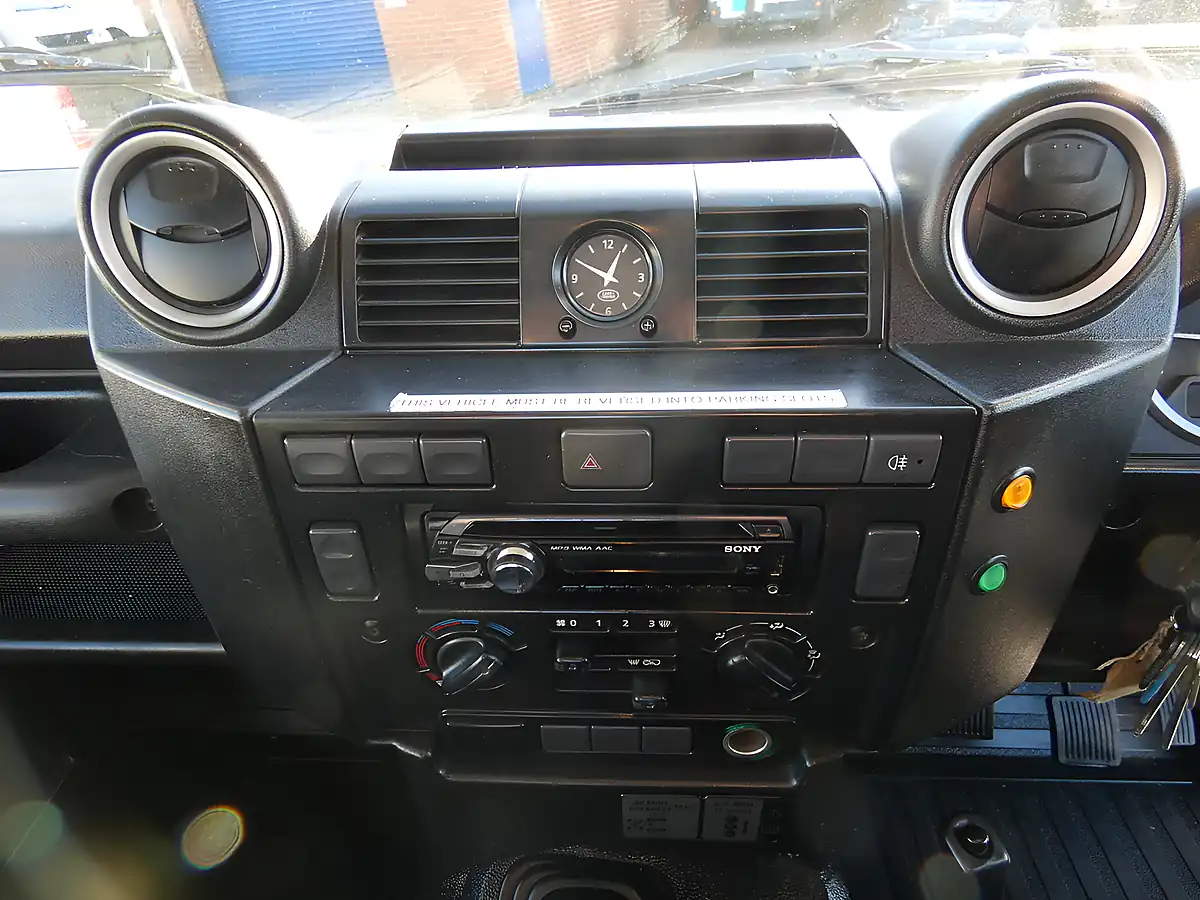 Used 2020 Land Rover Defender 130 High Sided White - Interior and Exterior details 7