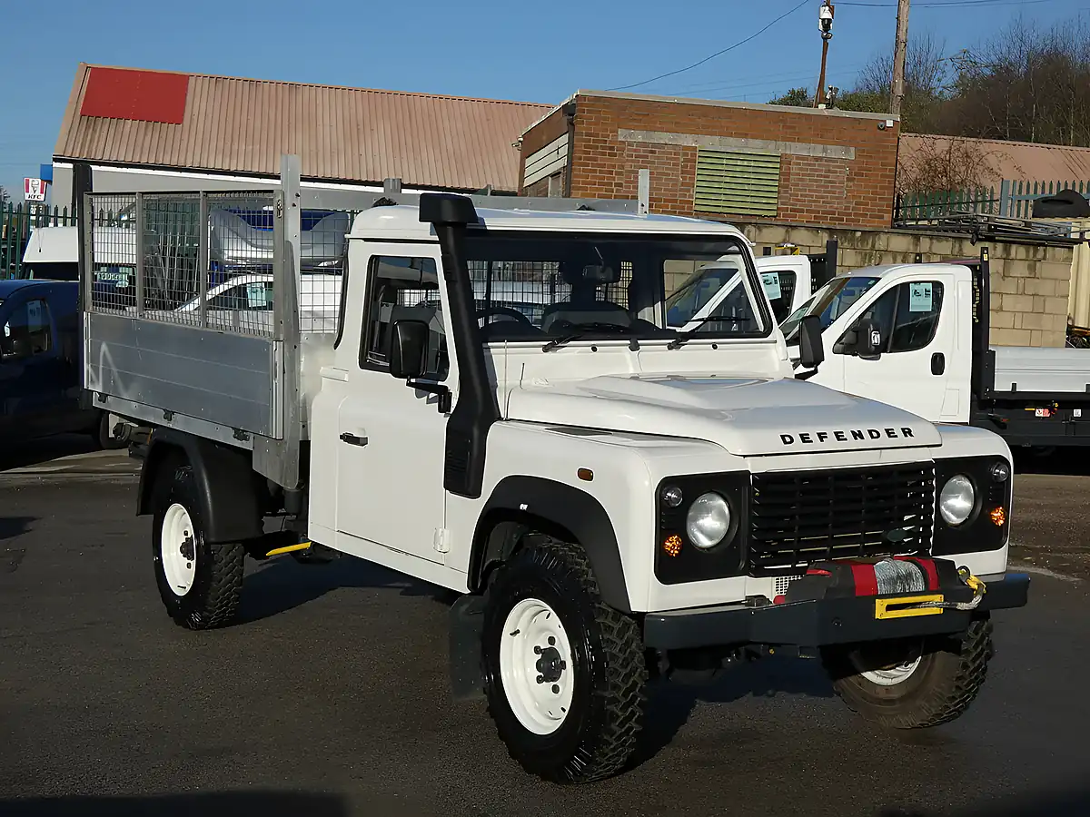 Used 2020 Land Rover Defender 130 High Sided White - Interior and Exterior details 8