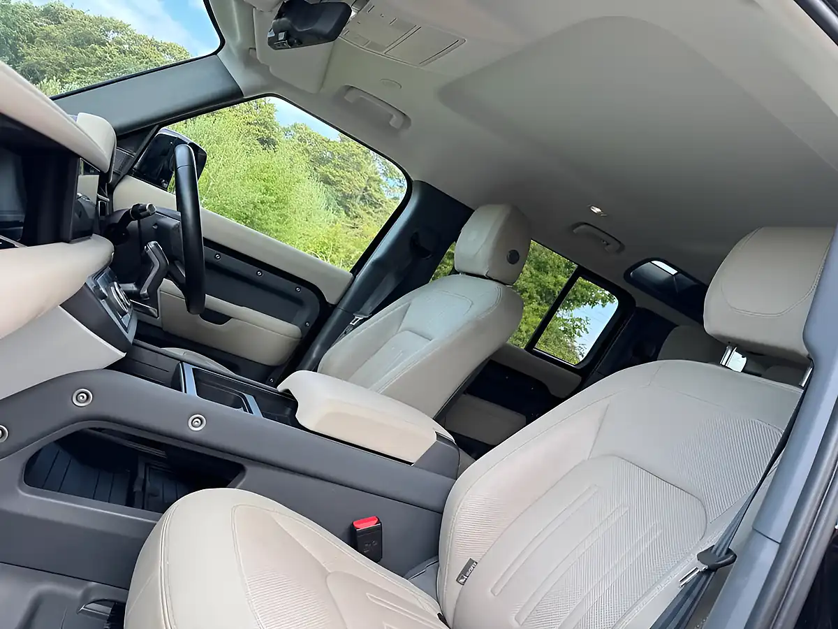 Used 2020 Land Rover Defender Se Black - Interior and Exterior details 20