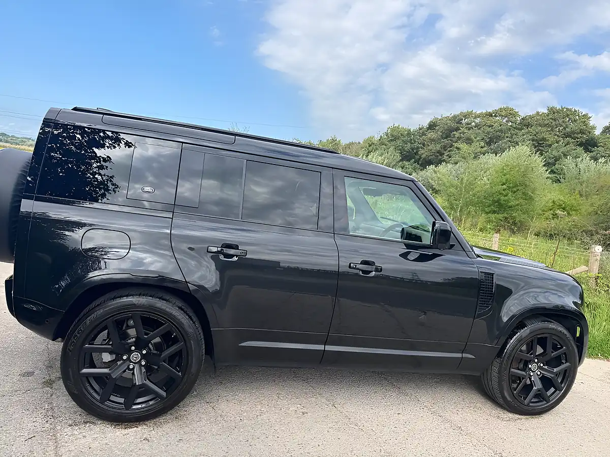 Used 2020 Land Rover Defender Se Black - Interior and Exterior details 3