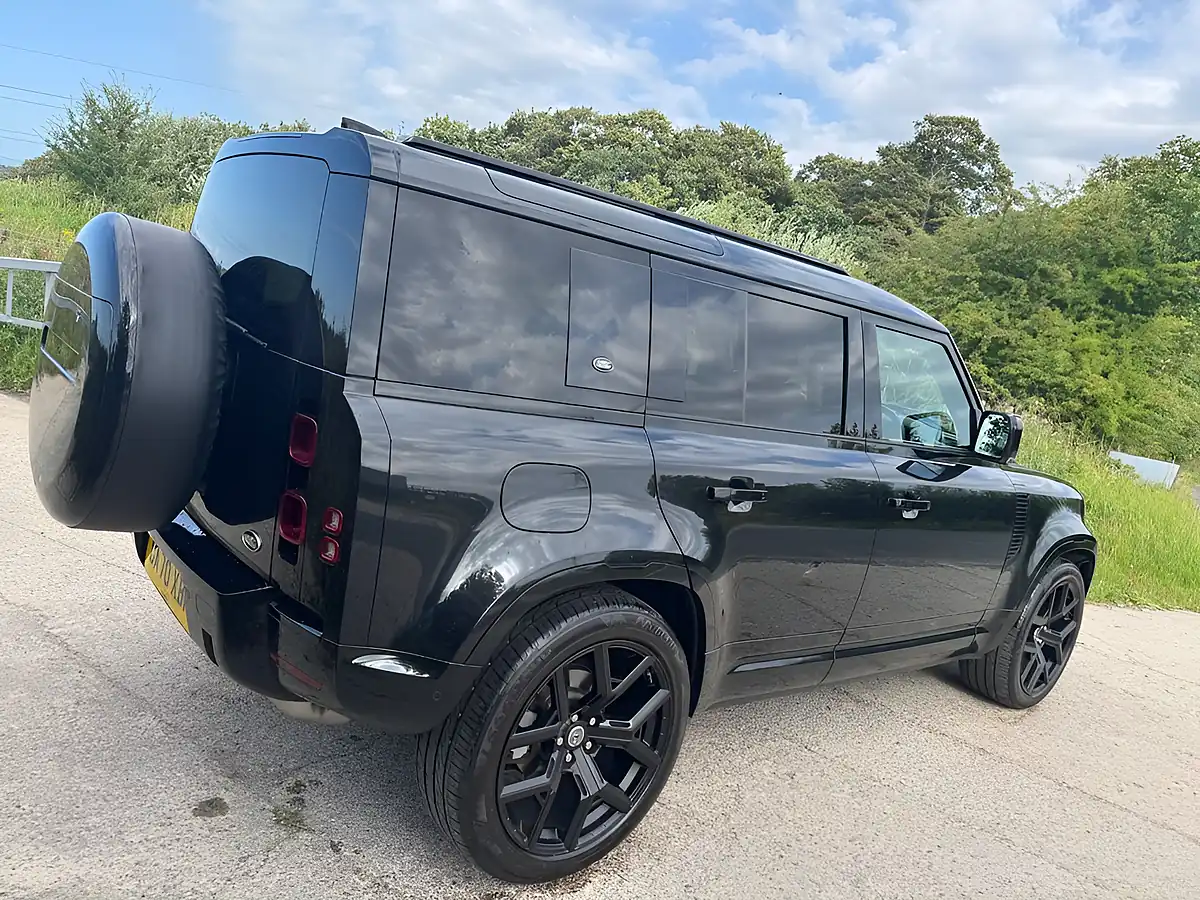 Used 2020 Land Rover Defender Se Black - Interior and Exterior details 4