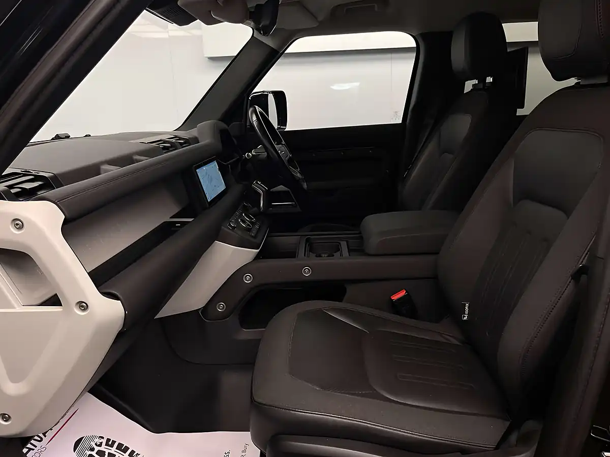 Used 2020 Land Rover Defender Se Black - Interior and Exterior details 11